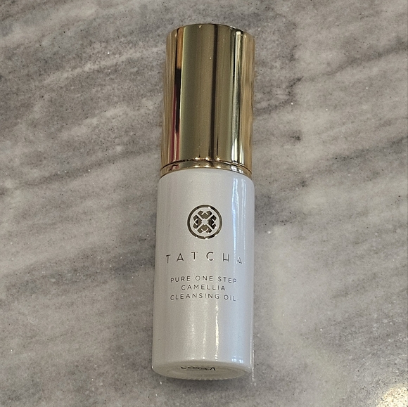 Tatcha Camellia Cleansing Oil makeup remover - Picture 1 of 4